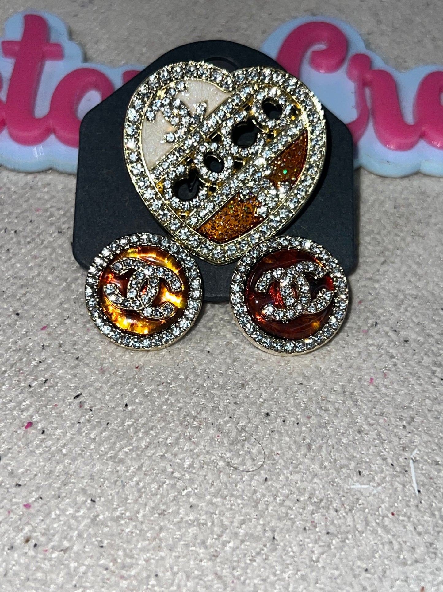 Heart Glitter Brooch & CC Round Earrings Set