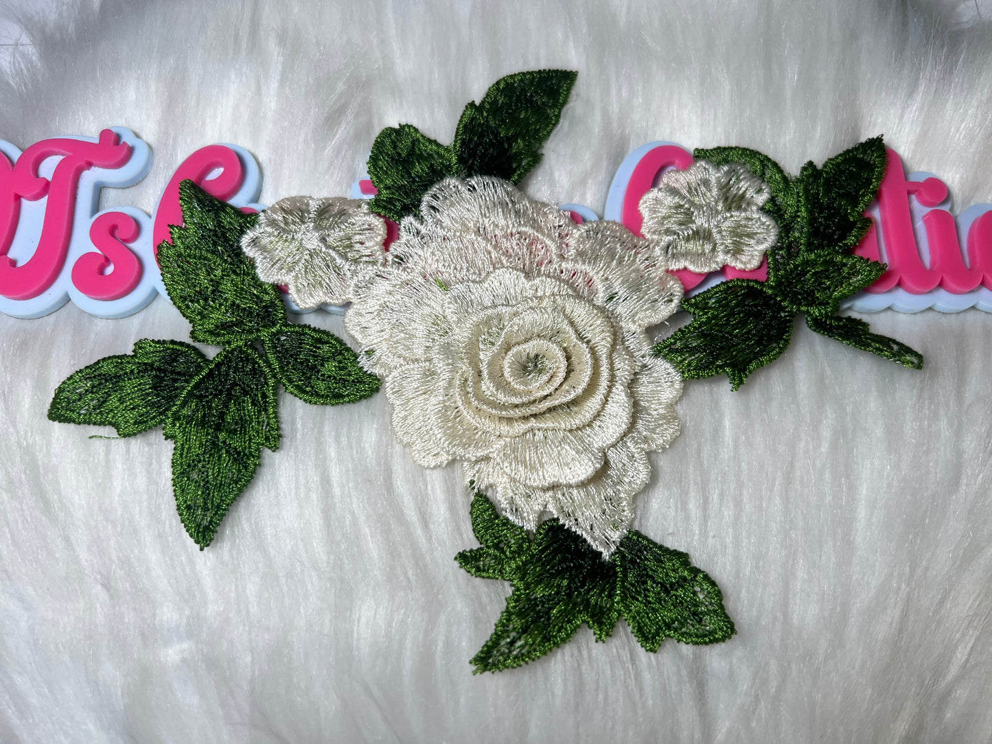 Cream Flower/Floral Embroidery Applique ๐ธ