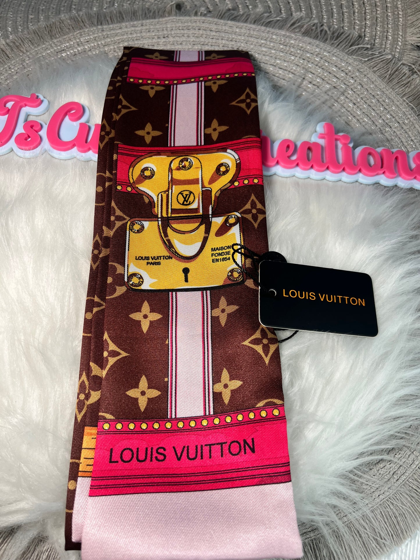 π Louis Vuitton-Inspired Brown & Pink Trunk Scarf