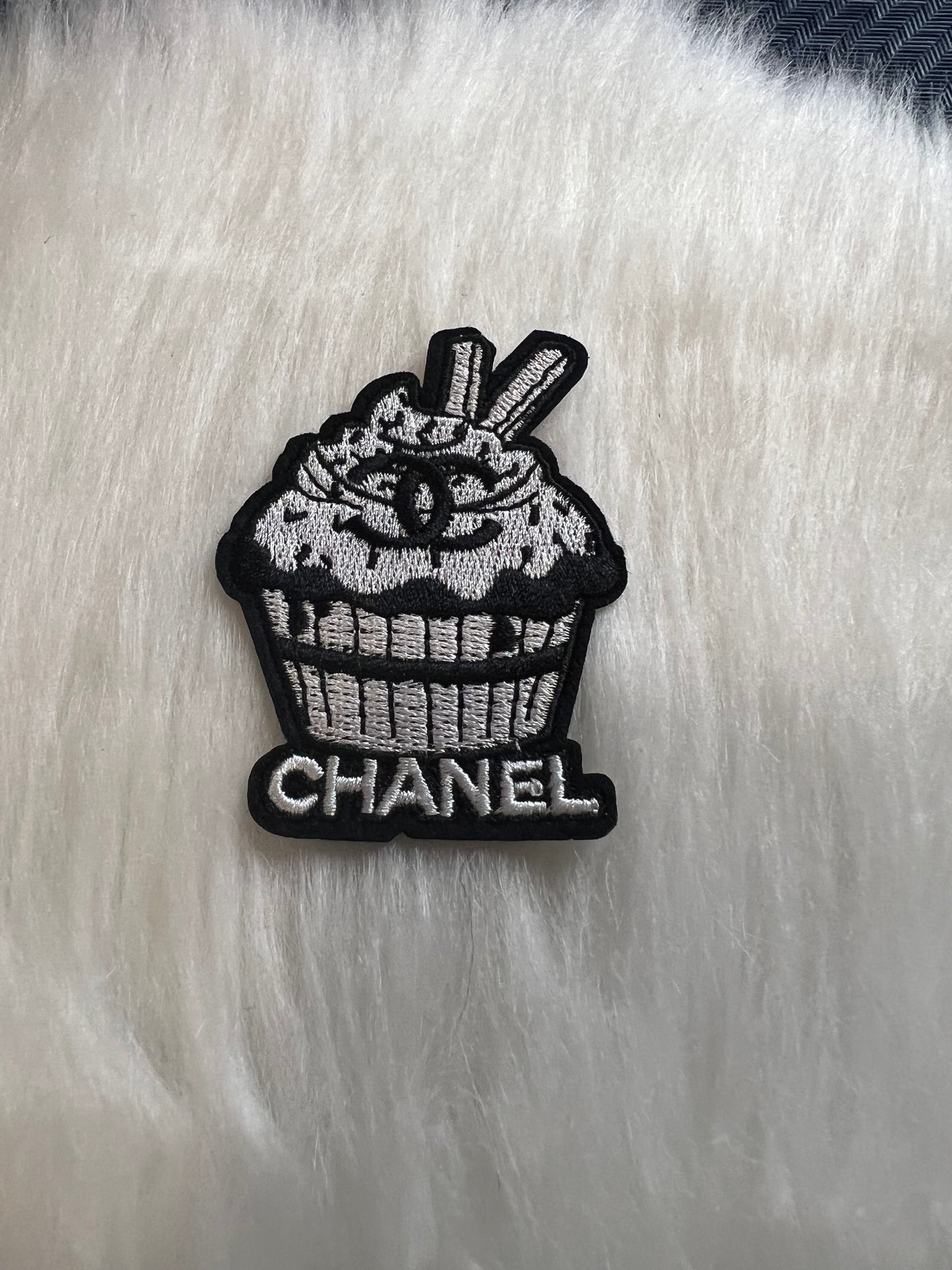 Black White CC cupcake