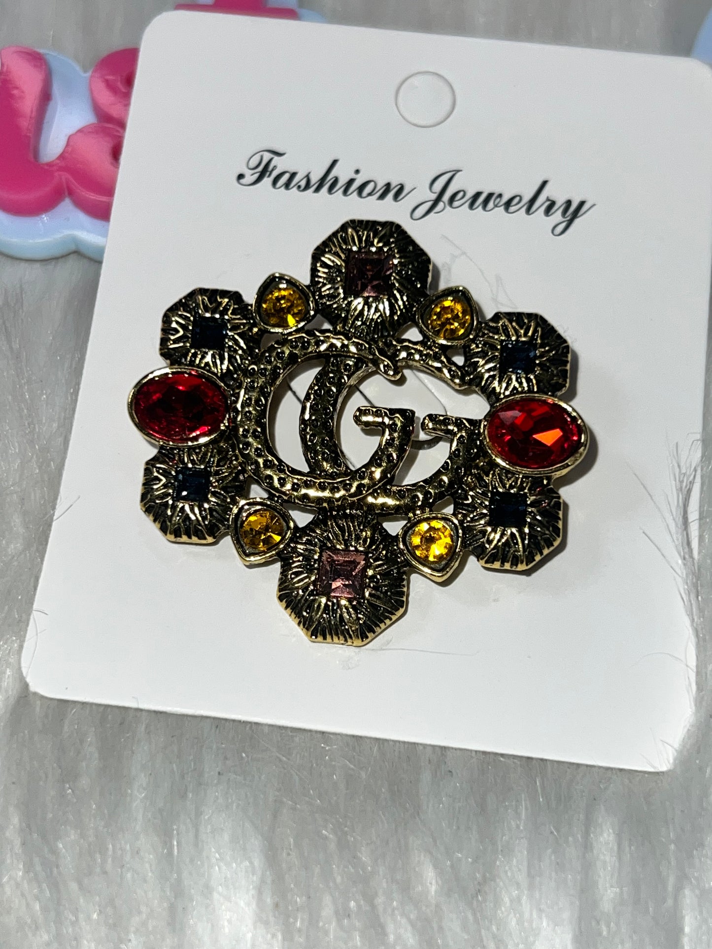✨ Vintage Glam Crystal Statement Brooch