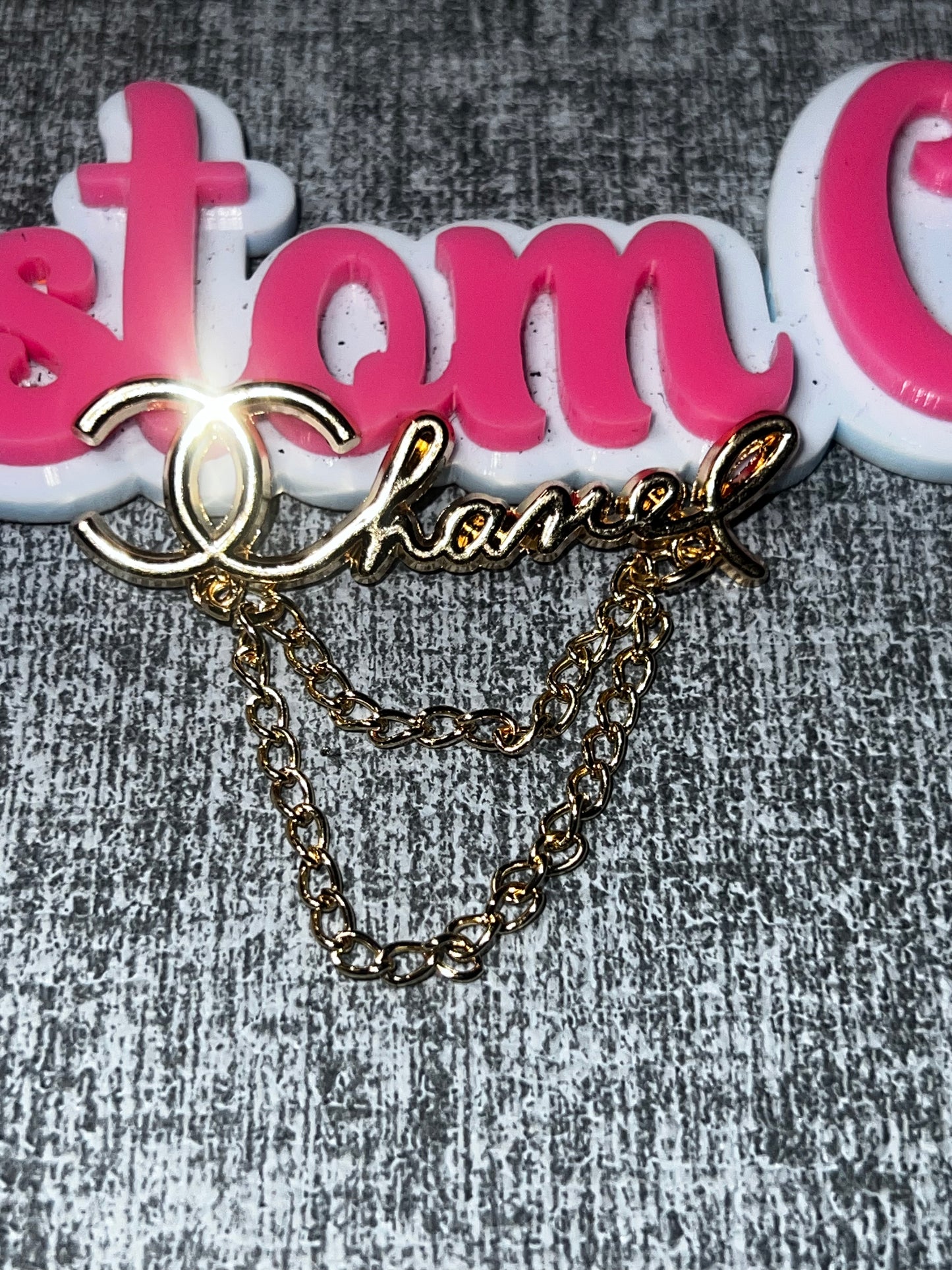 Gold Script Flat Back Charm with Chain – Decorative Metal Embellishment for DIY Crafts