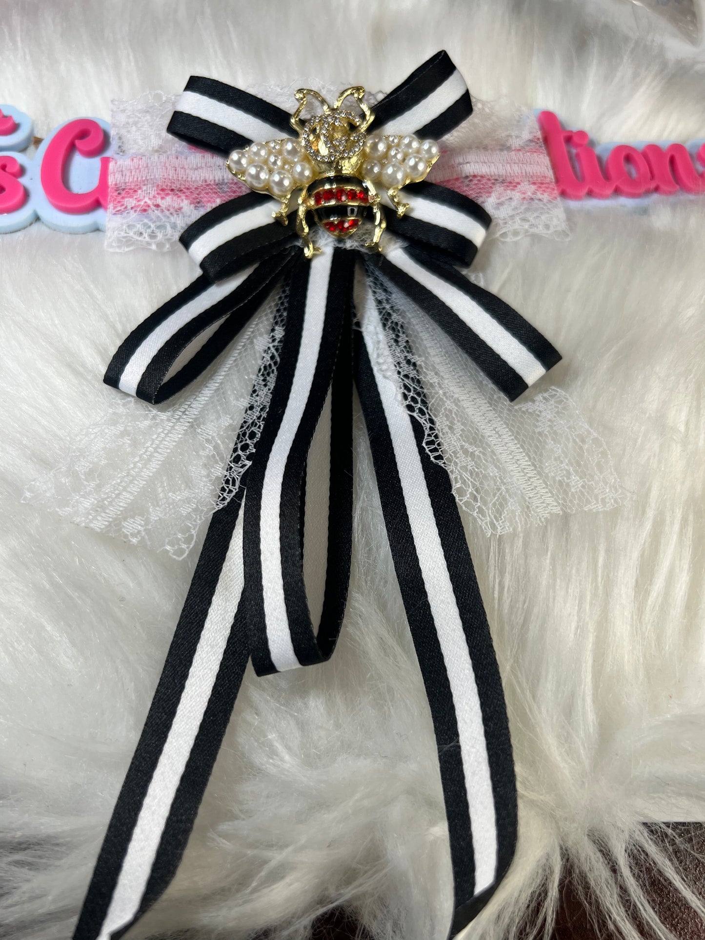 Black White Ribbon GG Brooch