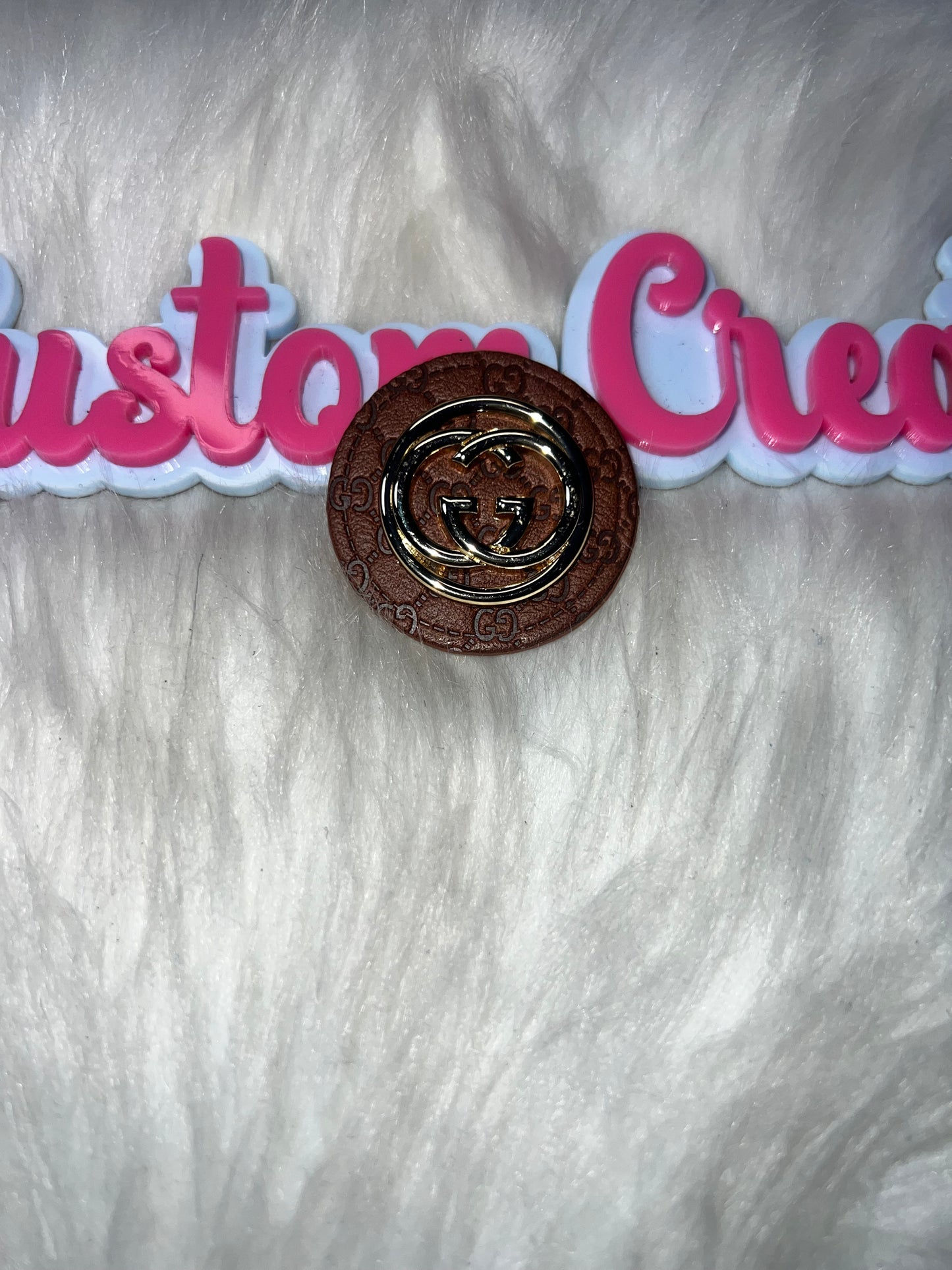 🤎 Round Embossed Luxe Medallion Tag