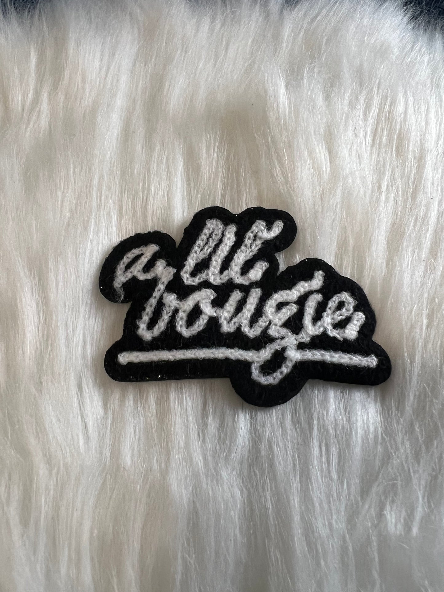 A Lil Bougie small black white