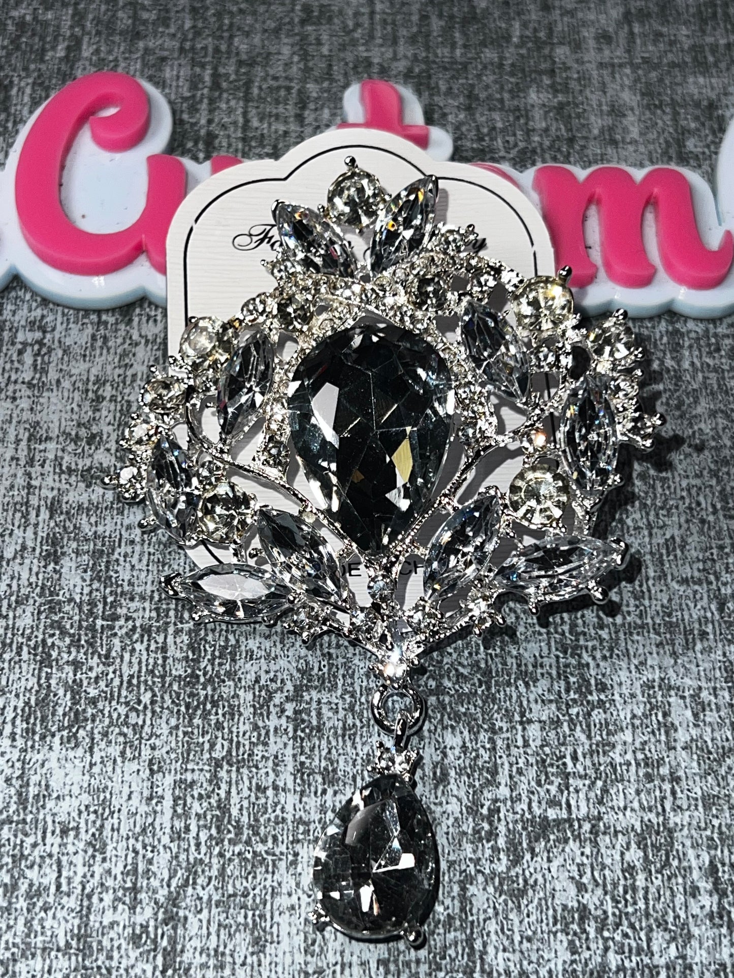 Clear Crystal Teardrop Brooch Pin – Elegant Rhinestone Statement Jewelry