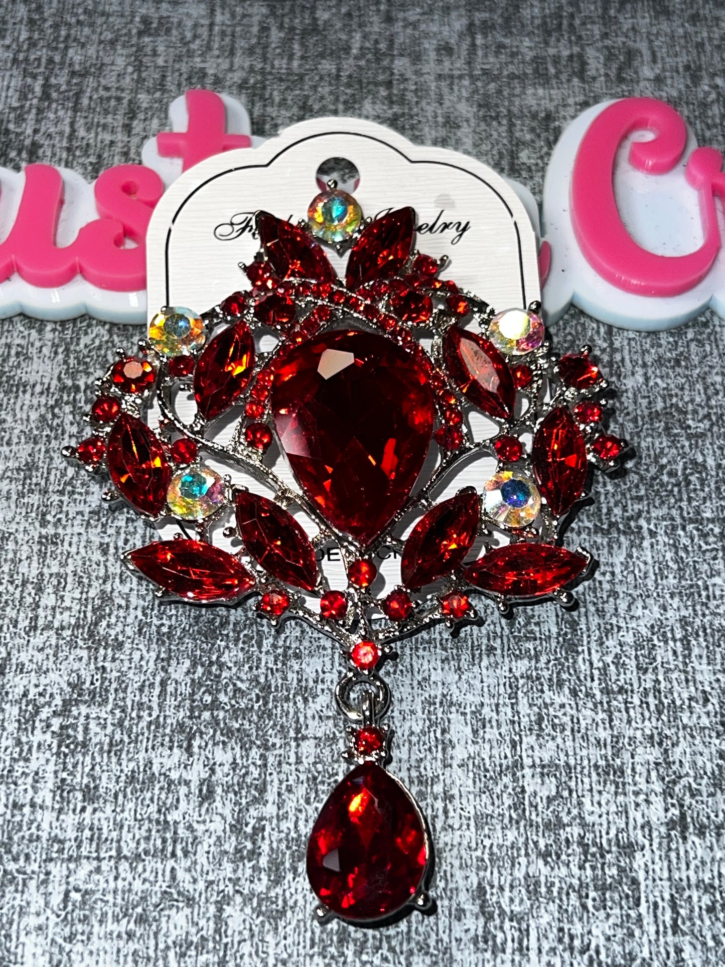 Red Crystal Teardrop Brooch Pin – Elegant Rhinestone Statement Jewelry