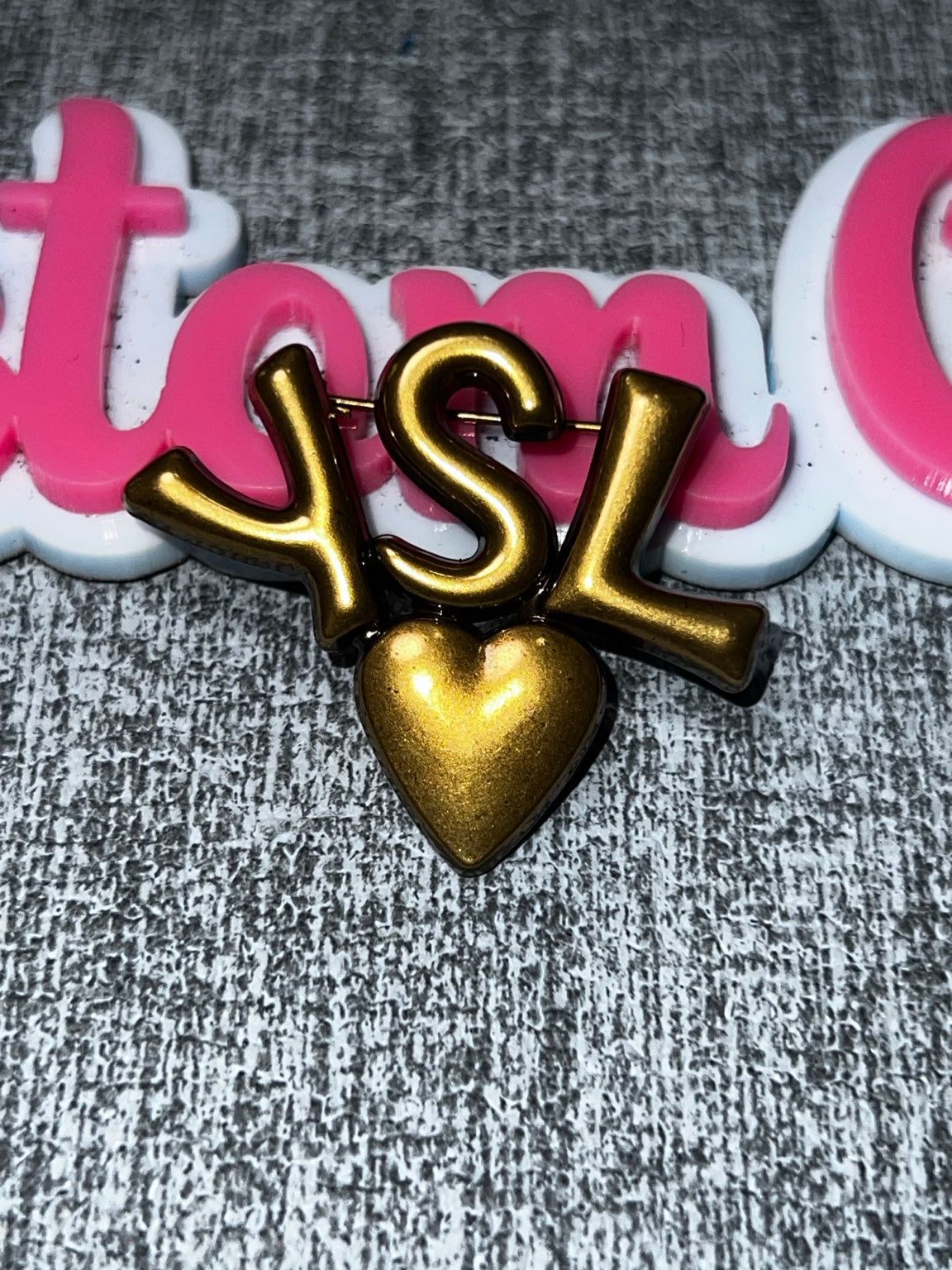 Antique Gold Letter Heart Brooch Pin – Vintage Metallic Fashion Jewelry