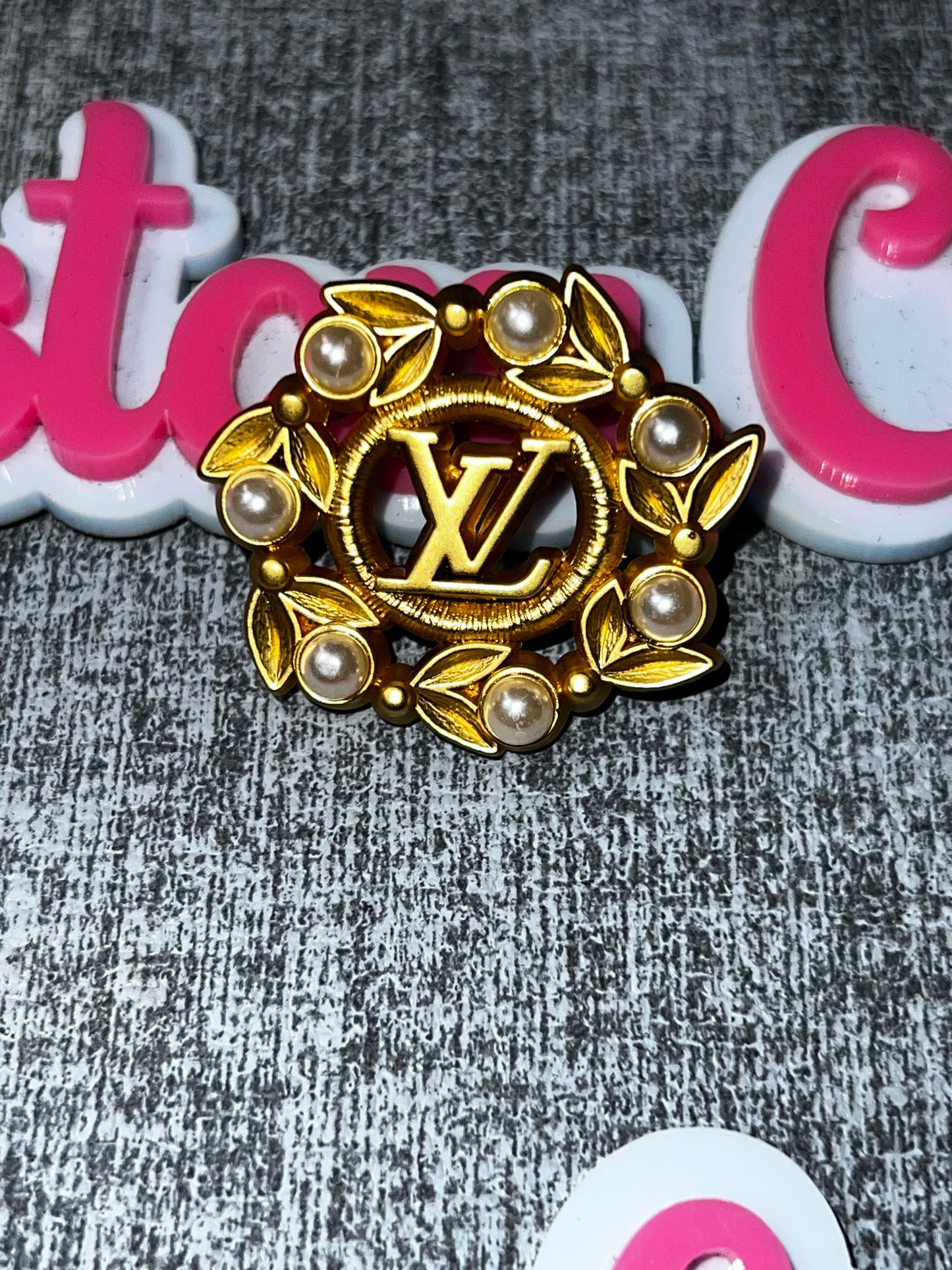 Pearl Leaf Circle Brooch Pin Gold Tone – Elegant Floral Style Brooch
