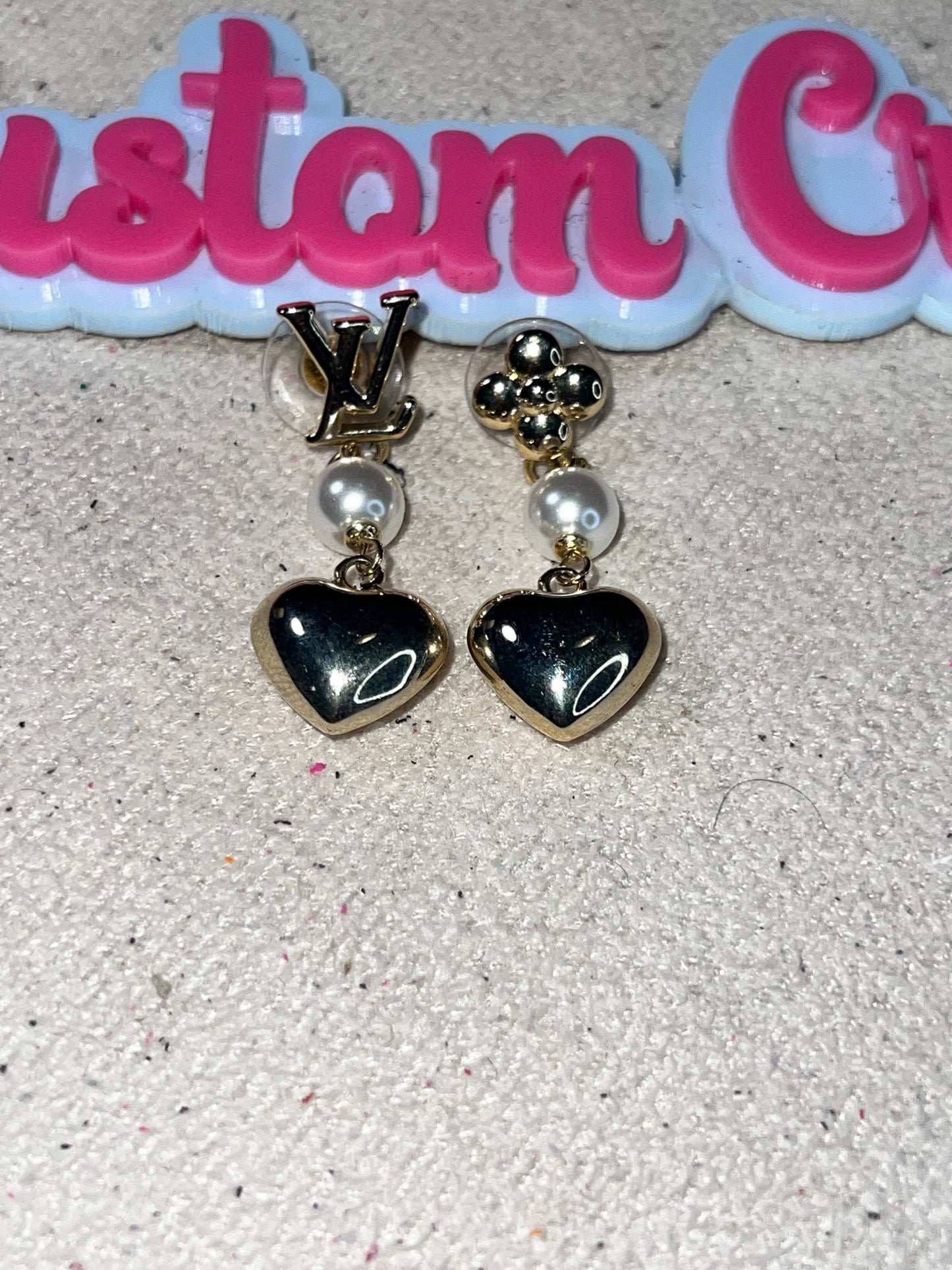 LV Heart Pearl Drop Earrings – Gold