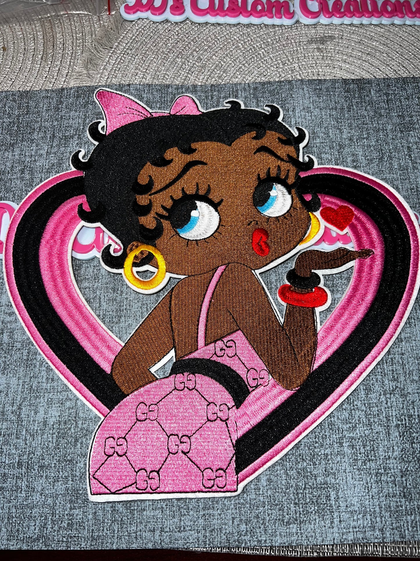 Cartoon Glam Girl Patch Pink Heart Embroidered Iron-On Patch Fashion Girl Patch Jacket Bag DIY