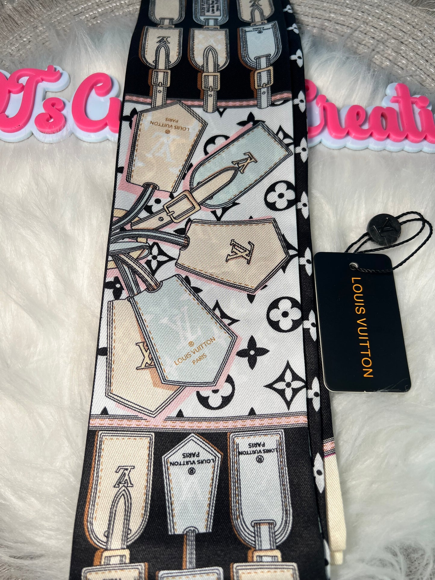 👜 LV-Inspired Luggage Tag Scarf