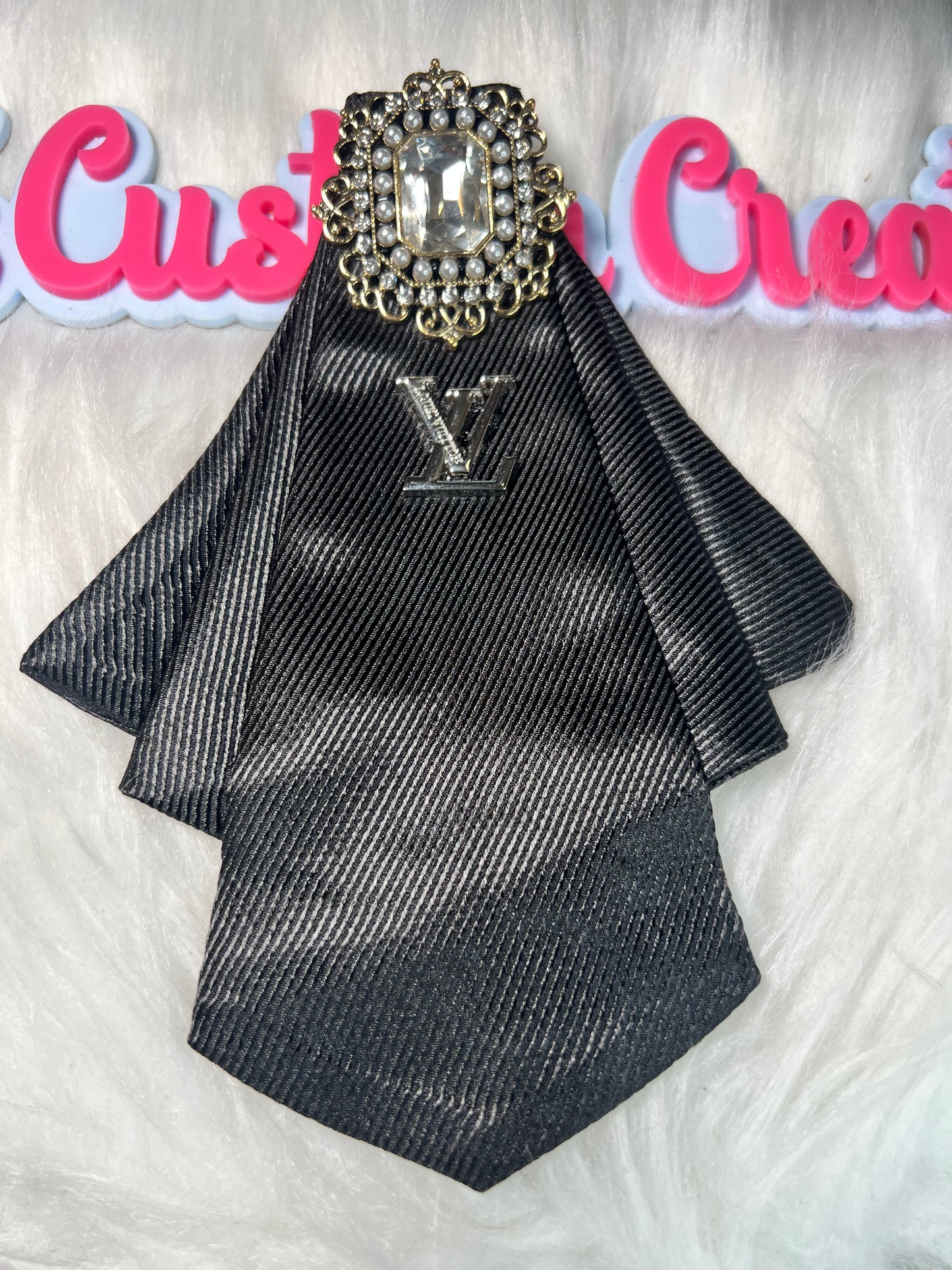 🖤 Black Ribbon LV Brooch