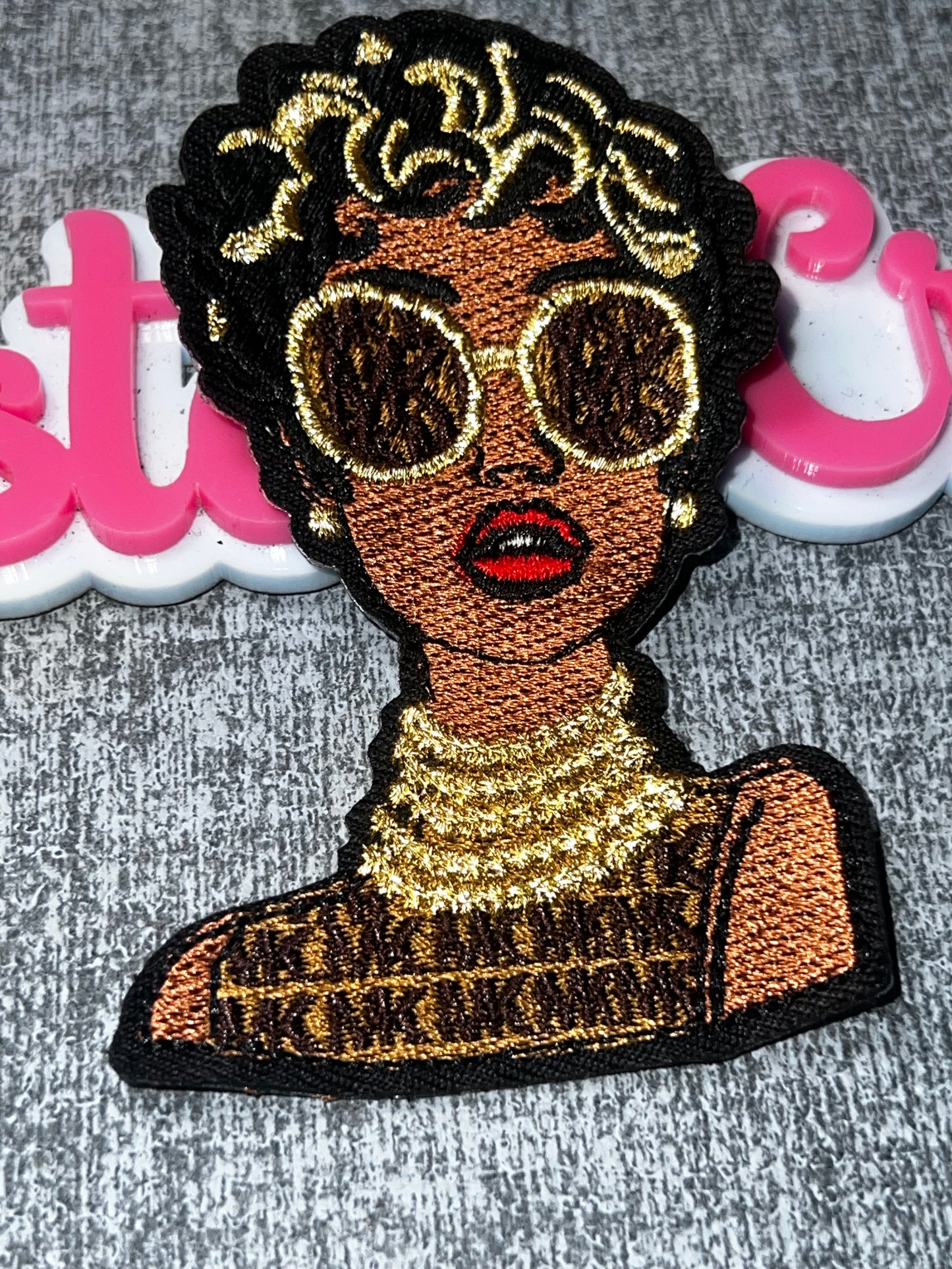 Fashion Lady Embroidered Patch with Gold Sunglasses – Decorative Applique