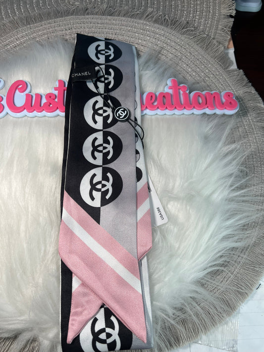 Luxe Logo Pattern Ribbon Twilly Scarf – Black & Pink