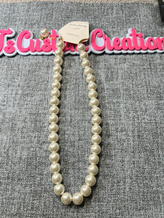 Ivory Chunky Faux Pearl Necklace (Larger Beads)