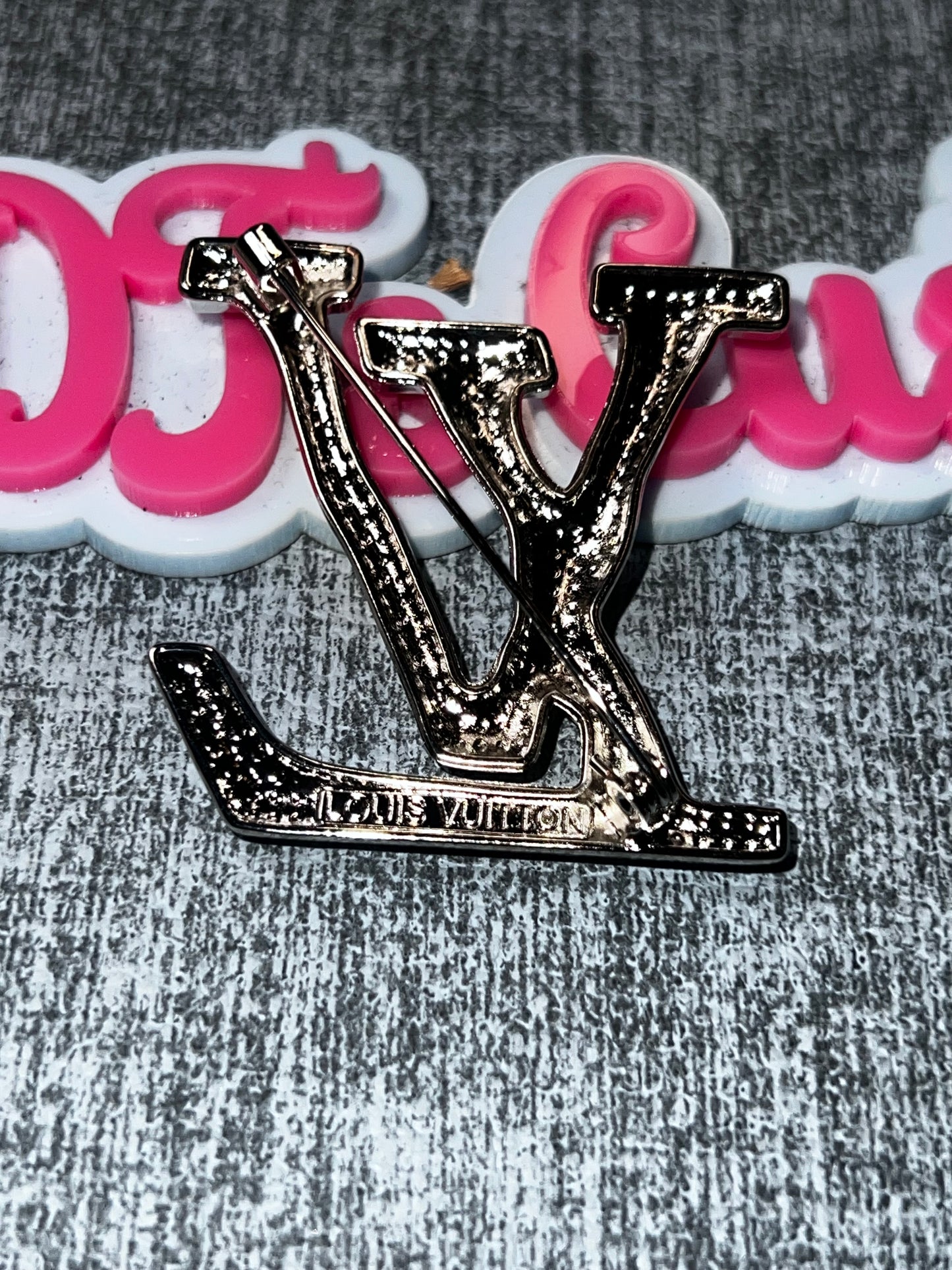 Glossy Letter Fashion Brooch – Decorative Metal Pin