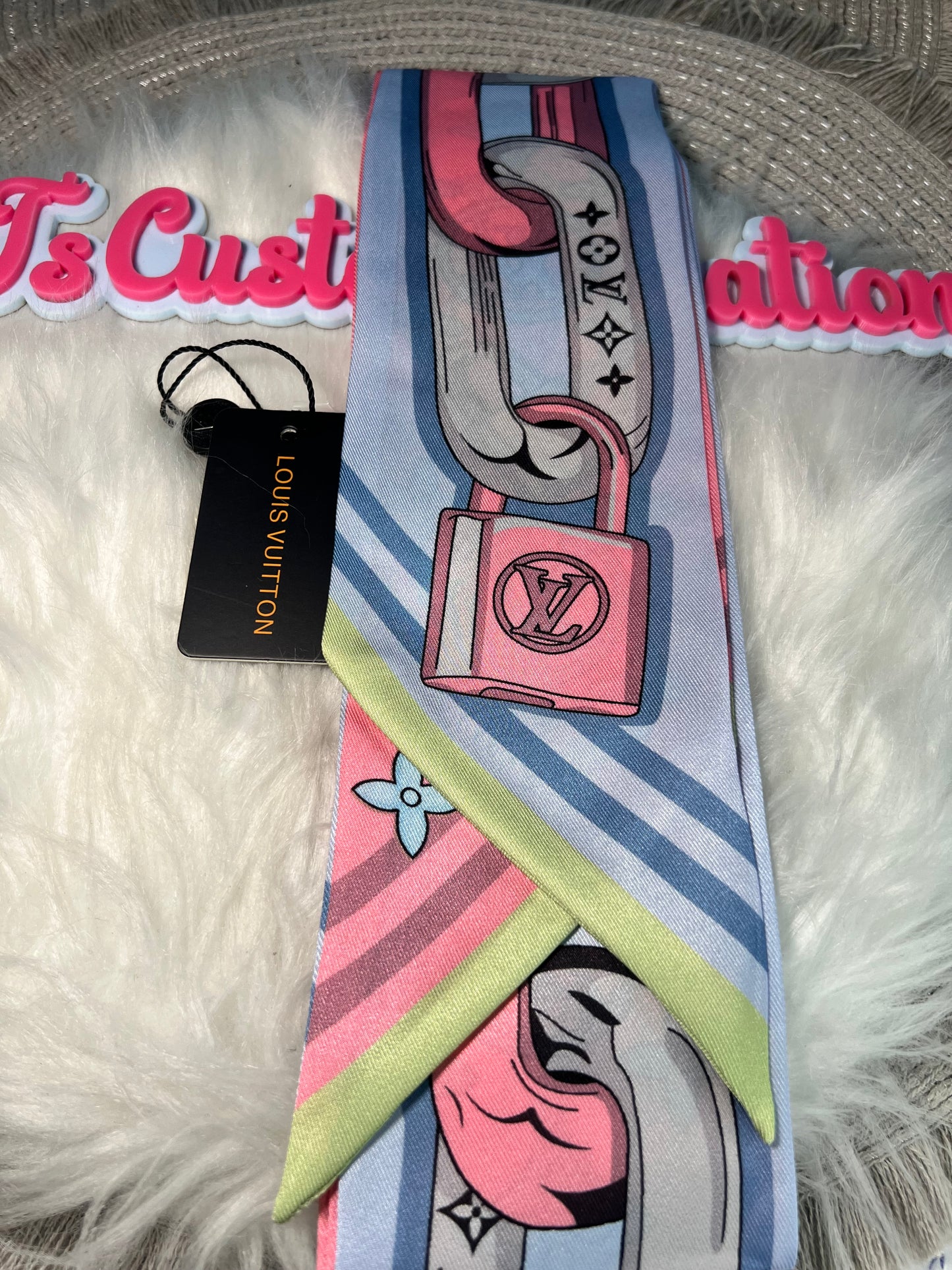 💗 LV-Inspired Pastel Chain Scarf