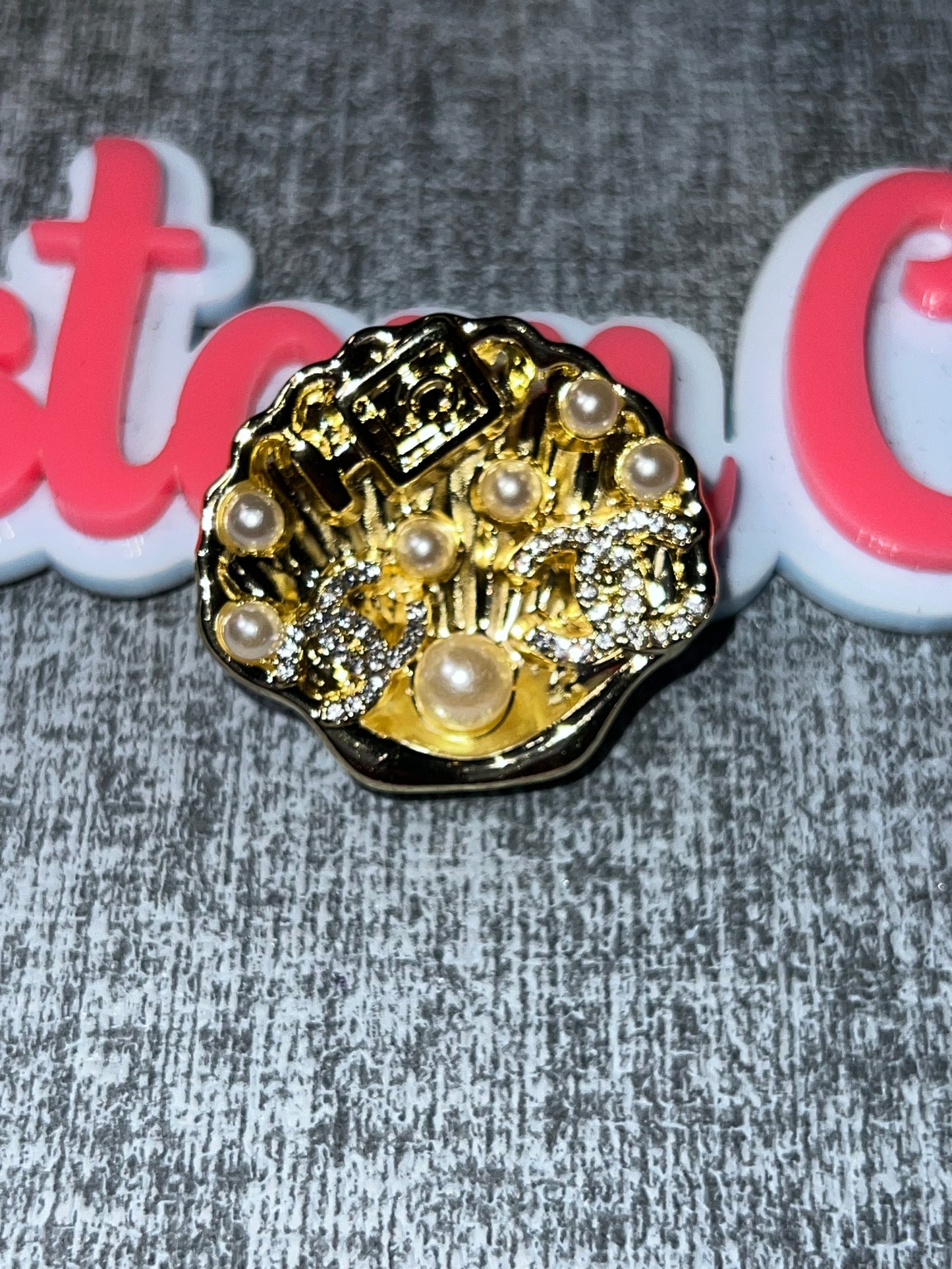 Pearl Rhinestone Fashion Brooch Pin Gold Tone – Luxury Style Metal Brooch