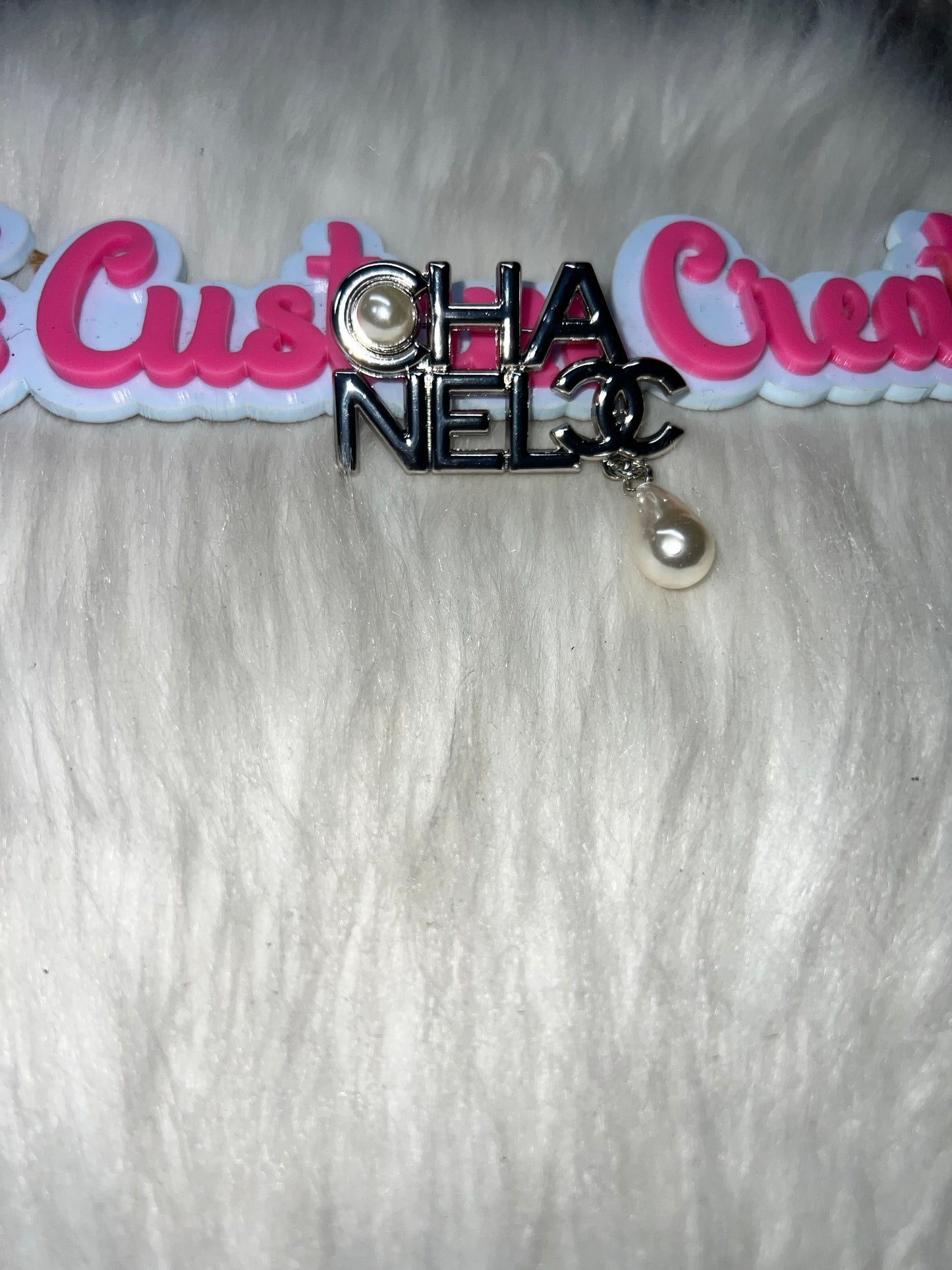 Letter Brooch Pin with Pearl Accent – Decorative Fashion Brooch