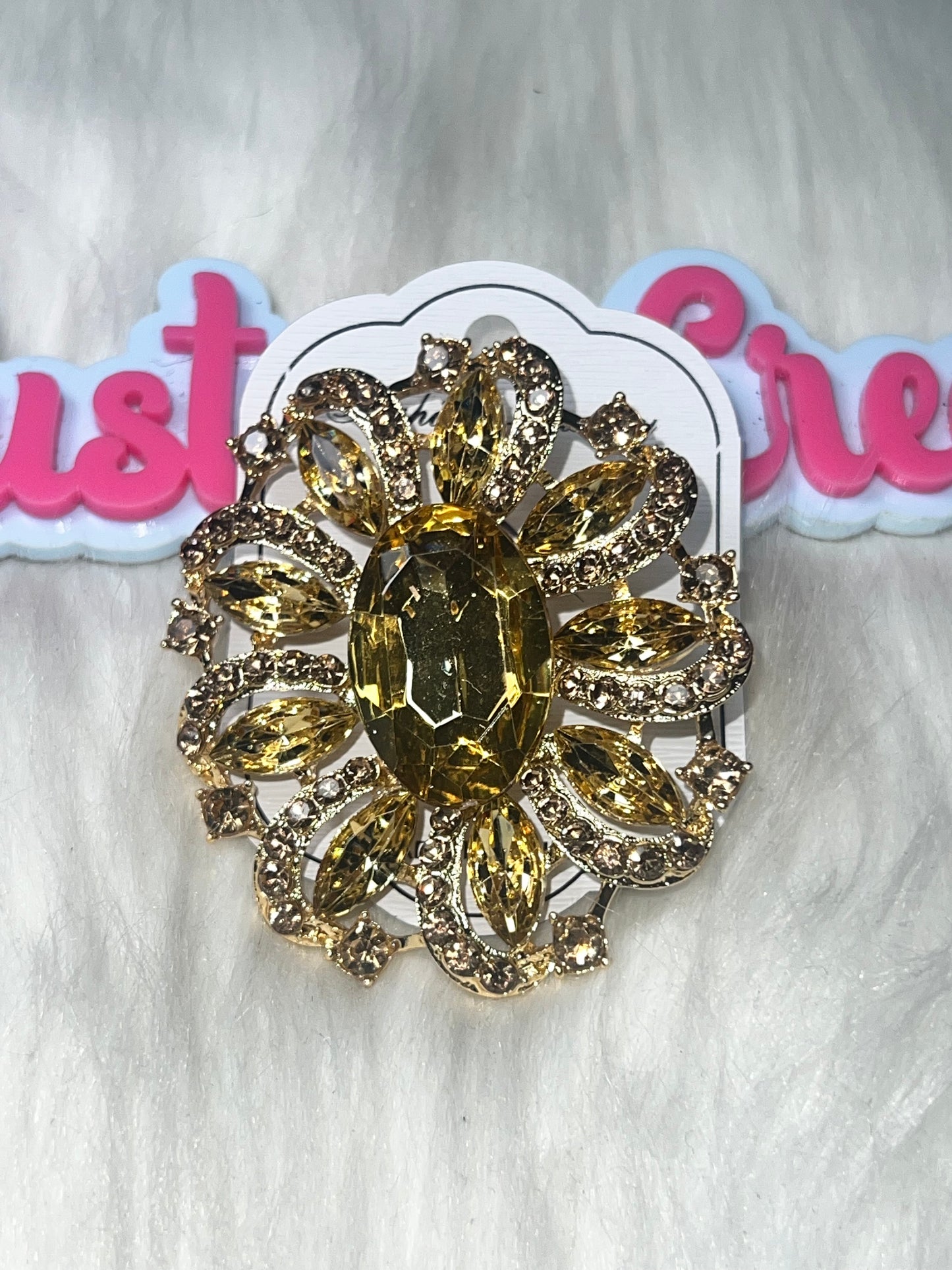 ✨ Crystal Flower Pin Brooch Gold