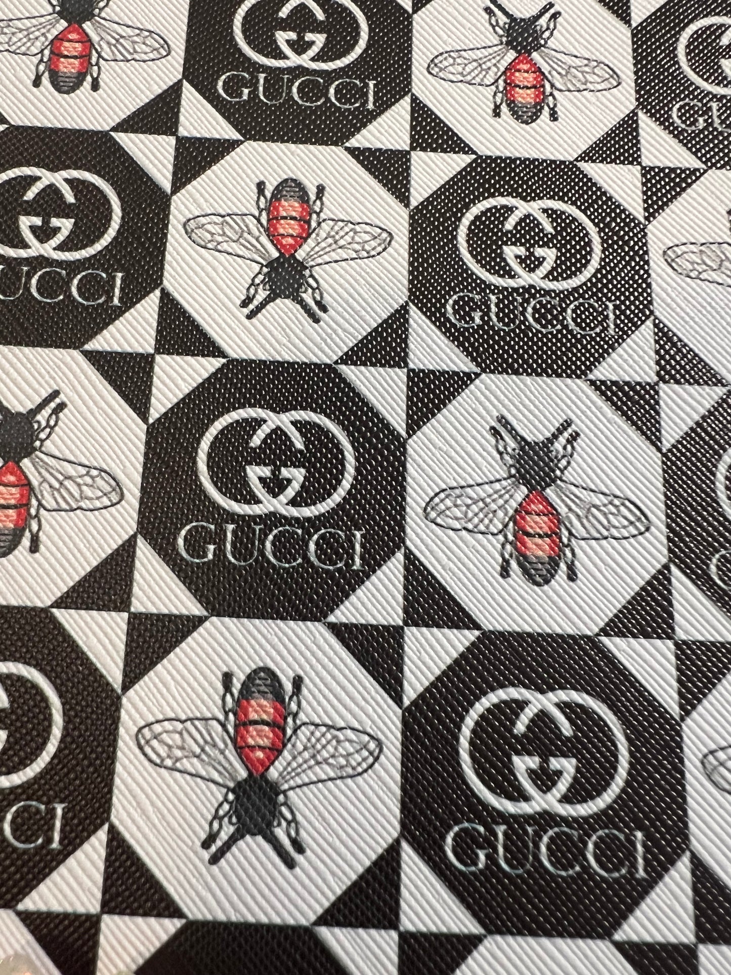 Black White Bee GG