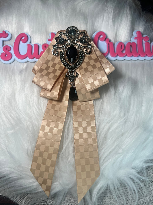 🤍 Beige Checkered Ribbon Brooch with Black Jewel