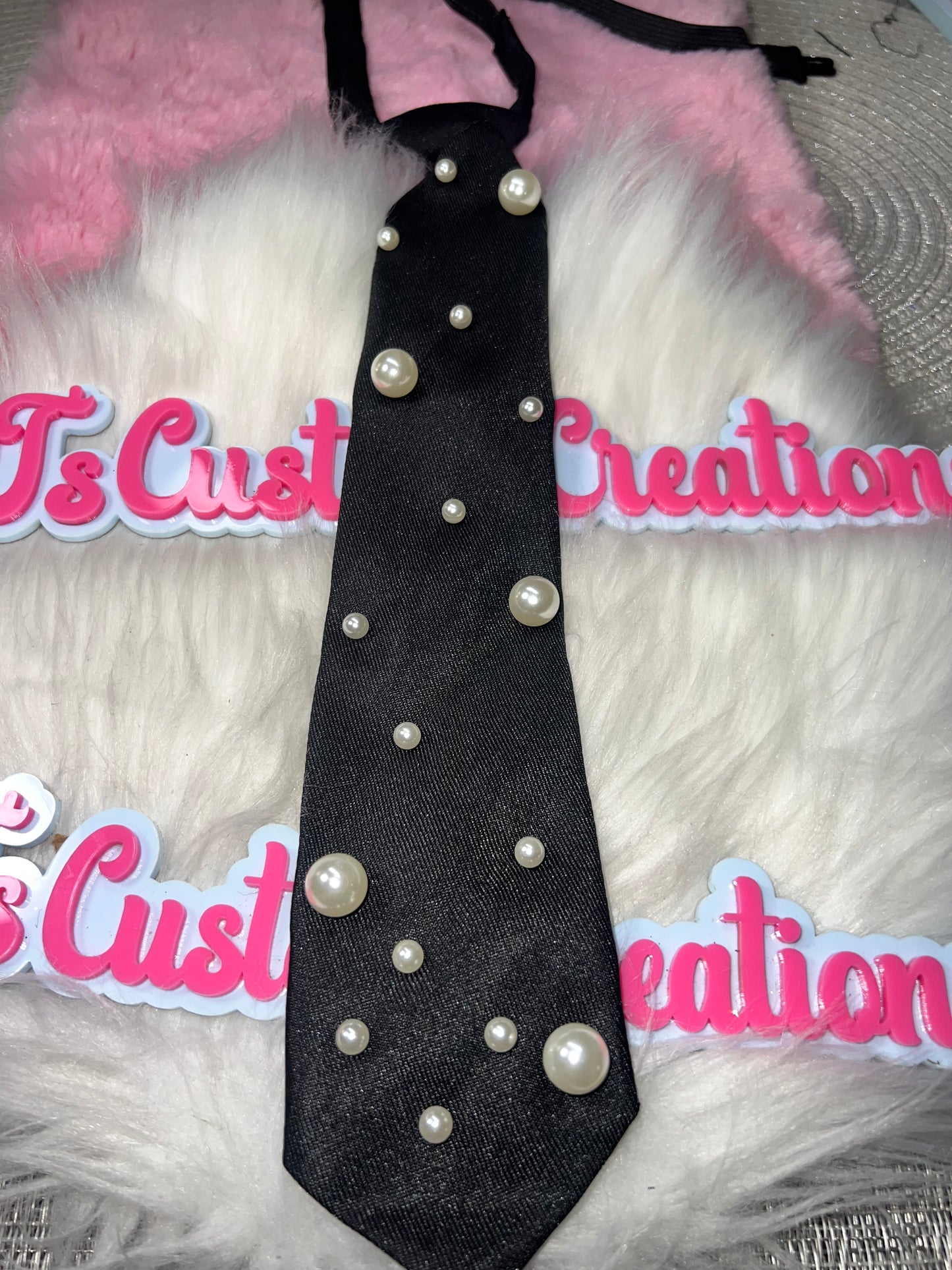 Minimal Pearl Scatter Fashion Tie