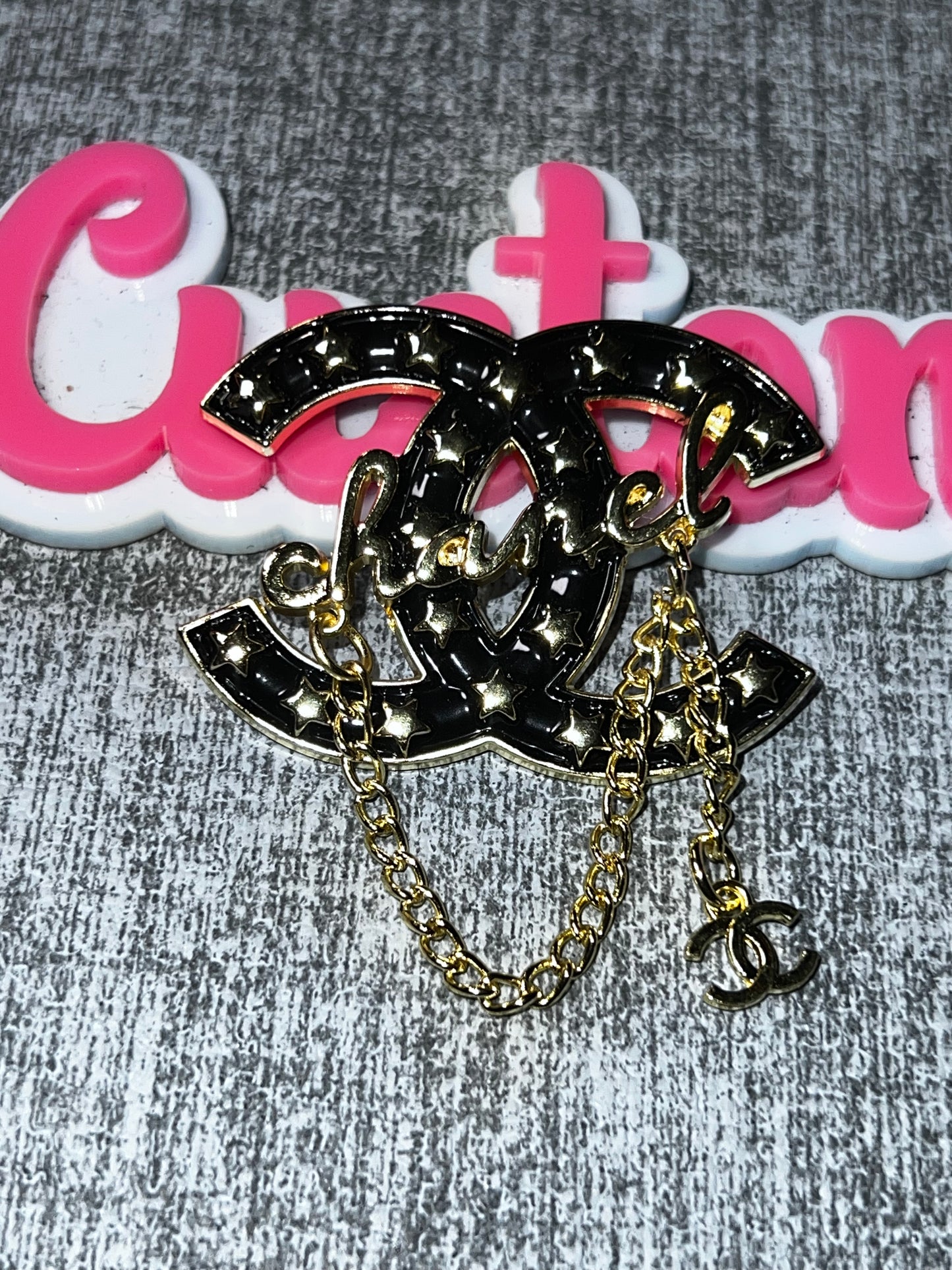 Black Star Chain Fashion Pin Brooch – Glam Decorative Accessory