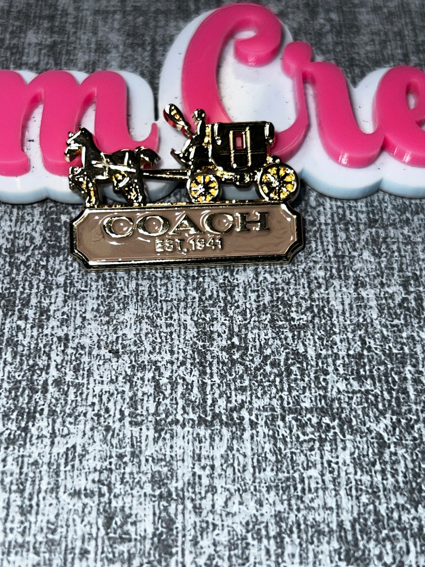 Beige Horse & Carriage Flat Back Charm – Decorative Metal Embellishment for DIY Crafts