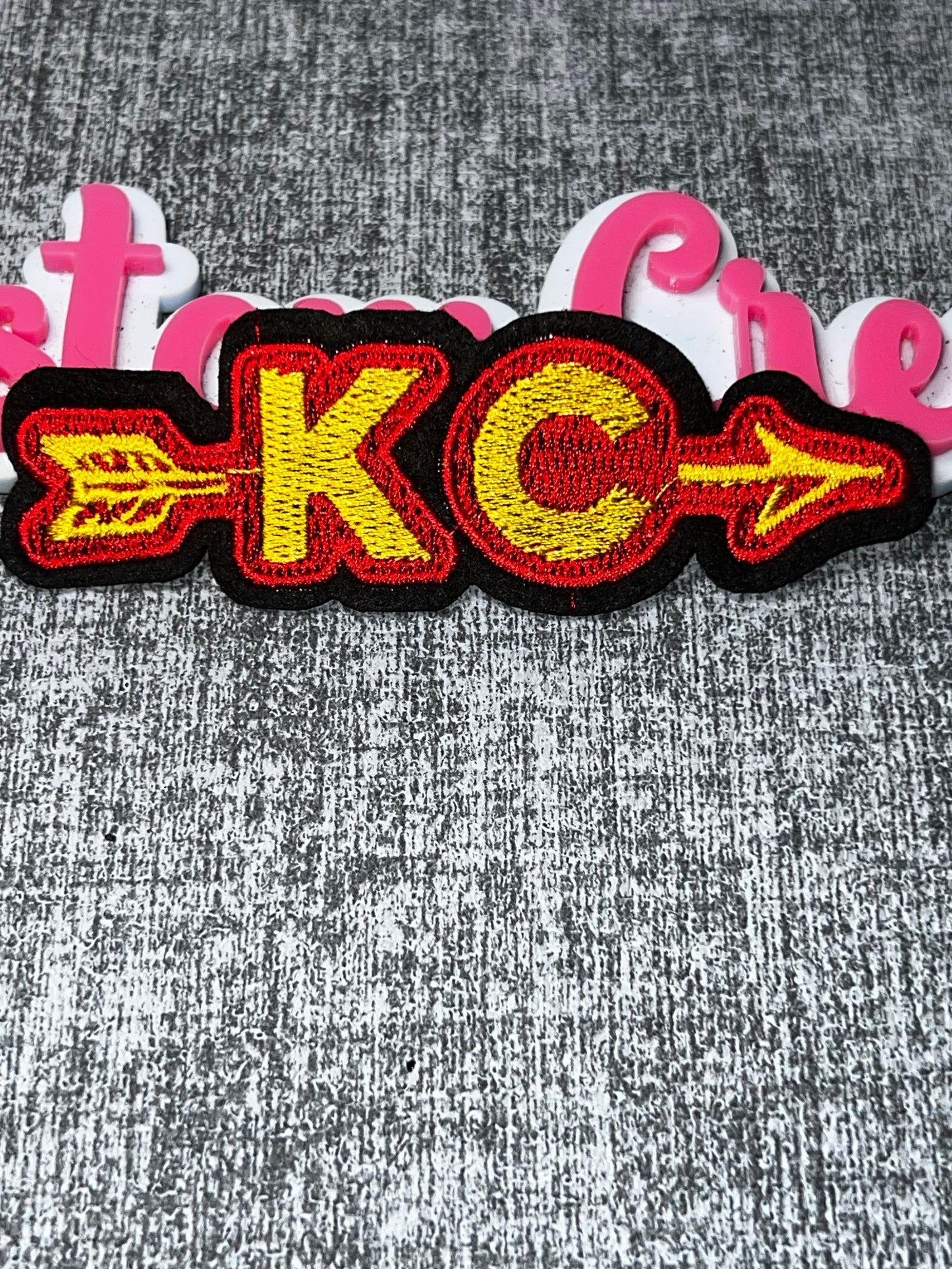 Arrow Letter Embroidered Iron-On Patch – Embroidered Alphabet Sports Style Appliqué