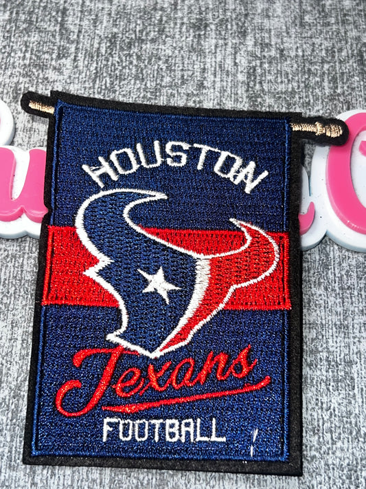 Red Blue Longhorn Embroidered Iron-On Patch – Decorative Animal Appliqué