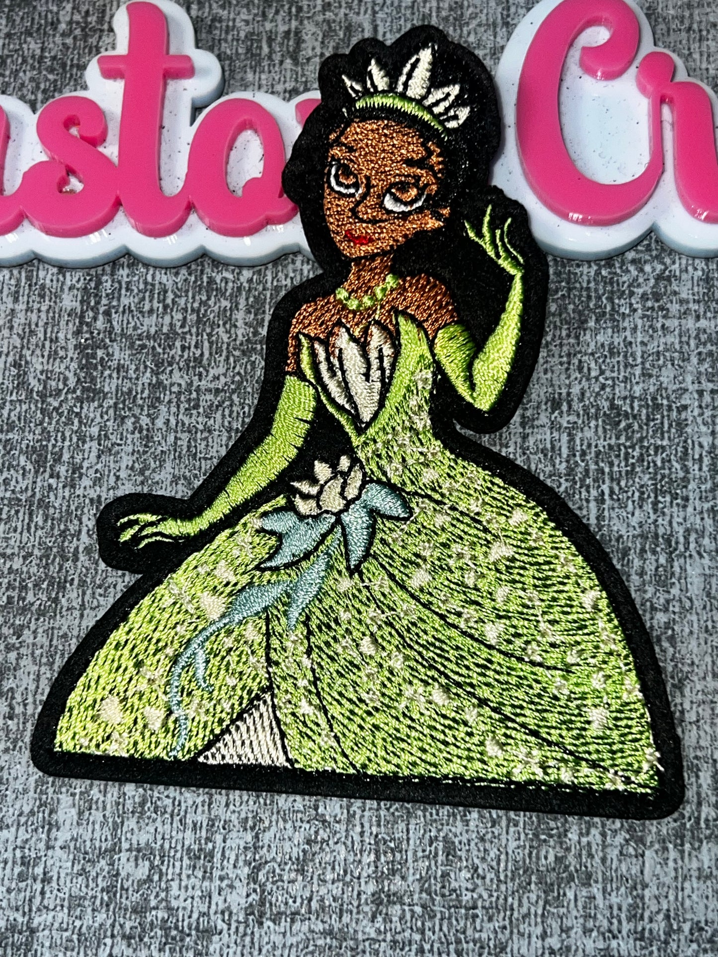 Elegant Woman Green Gown Embroidered Patch – Iron On Applique