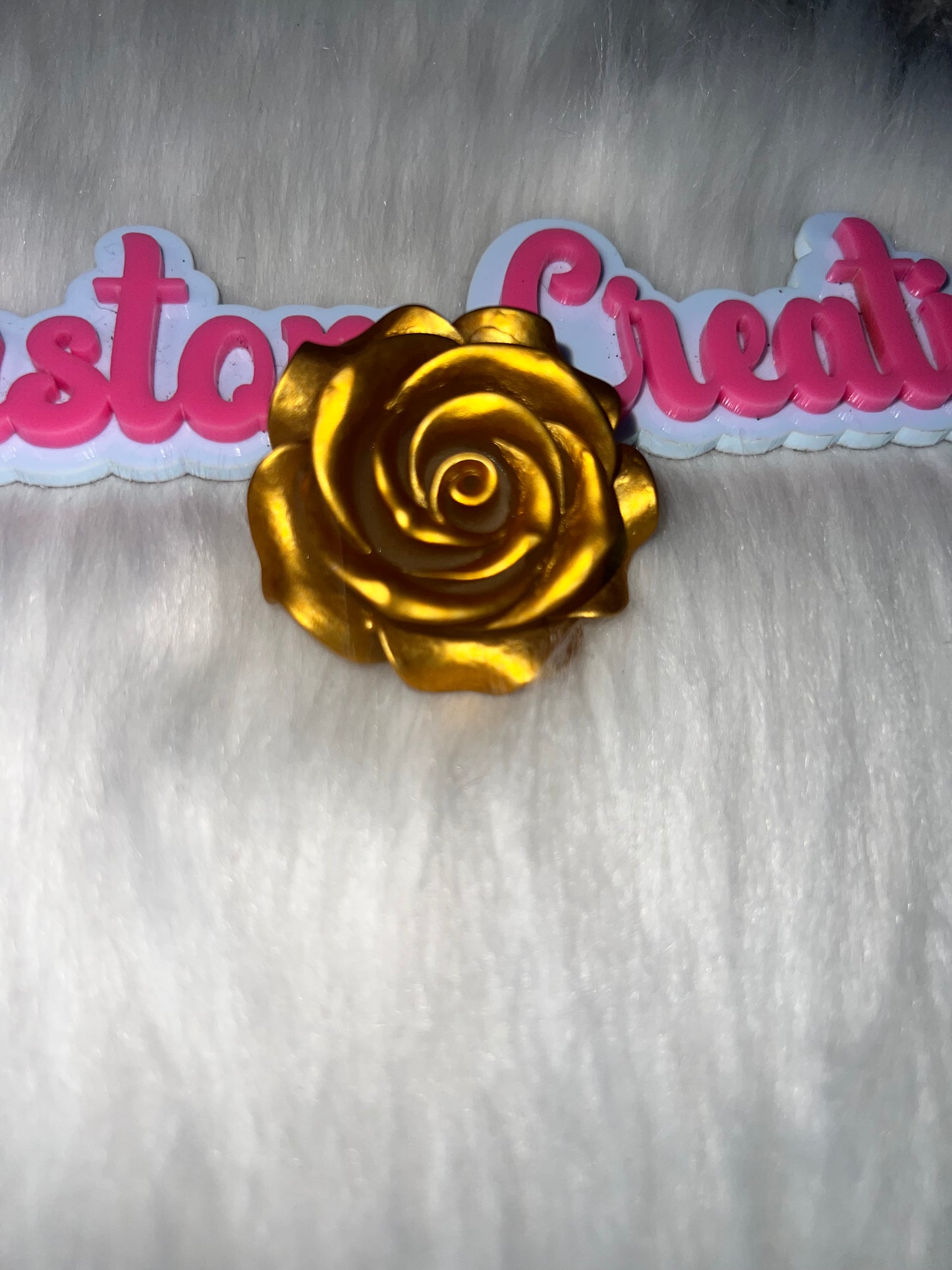 💛 Gold Hard Plastic Rose – NON Iron On