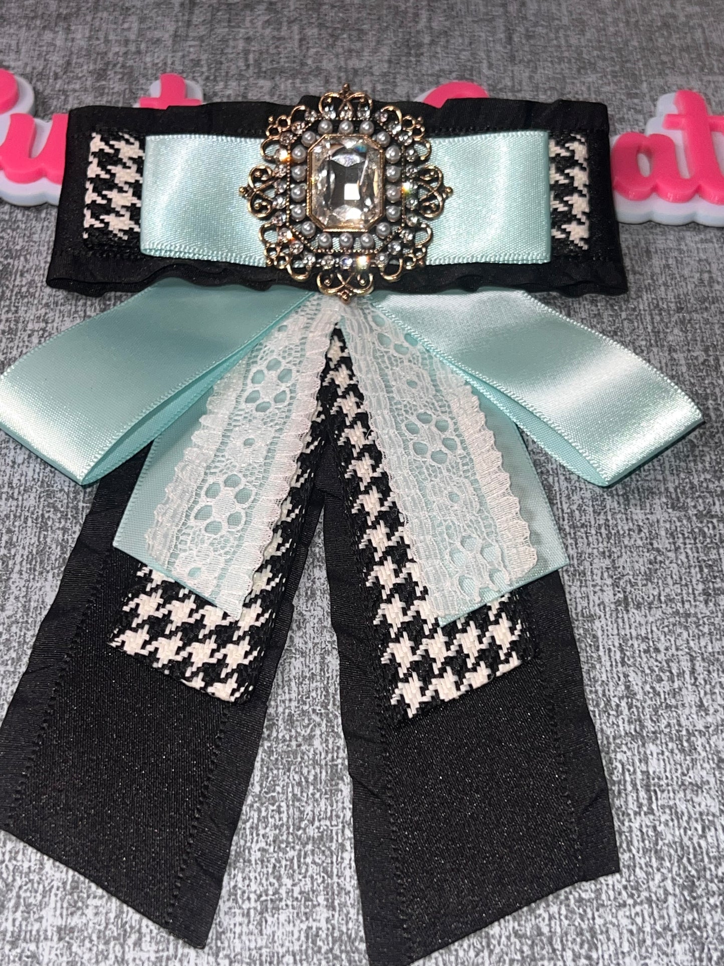 Elegant Layered Ribbon Bow with Rhinestone Brooch – Mint, Black & Houndstooth
Statement Bow for Bags, Hats & DIY Crafts