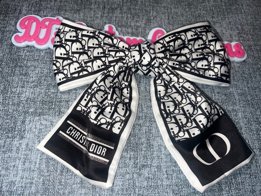 Black & White Fashion Scarf Bow – Printed Accessory