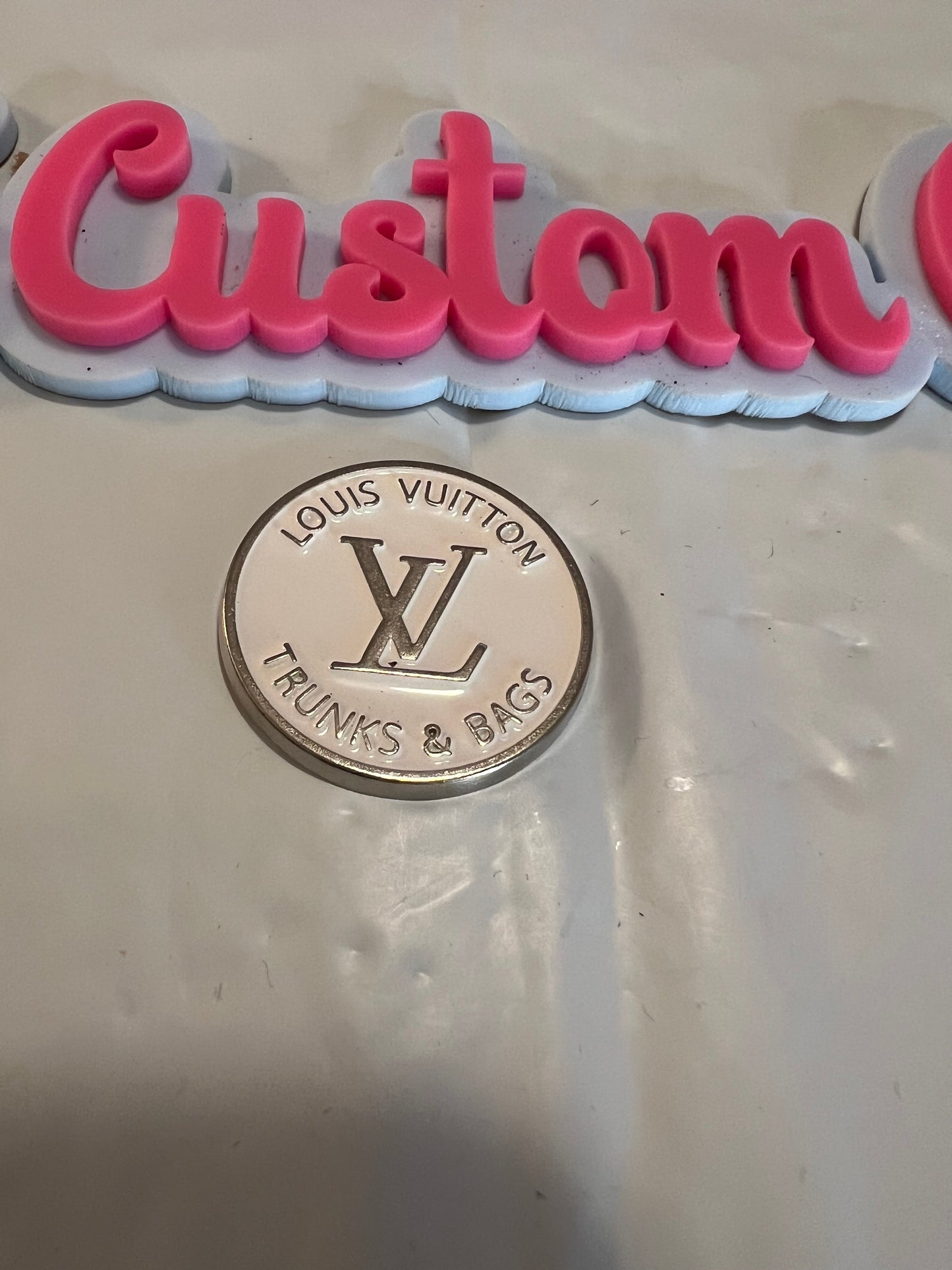 White Round LV