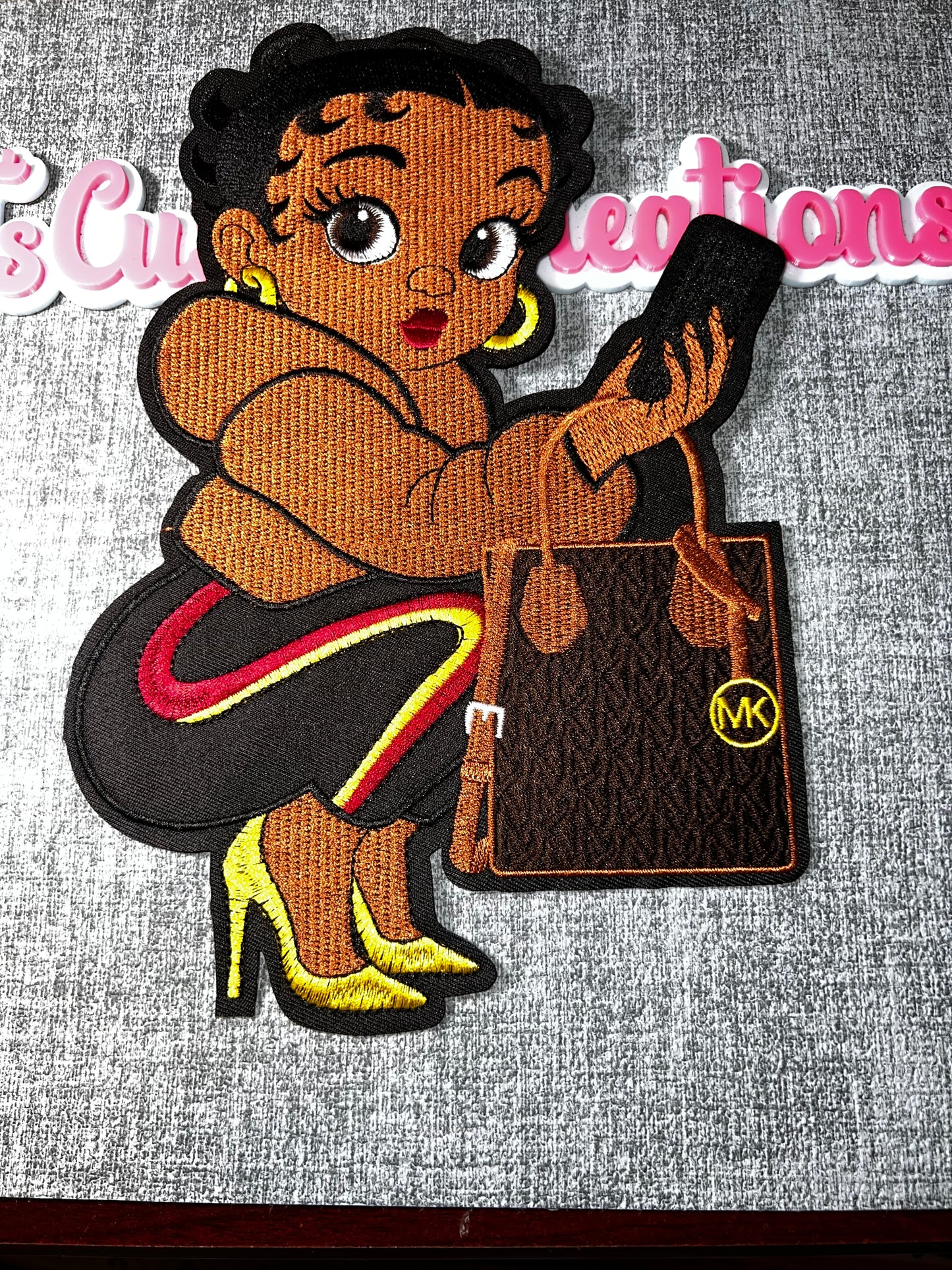 Fashionista Shopper Embroidered Patch – Fashion Applique